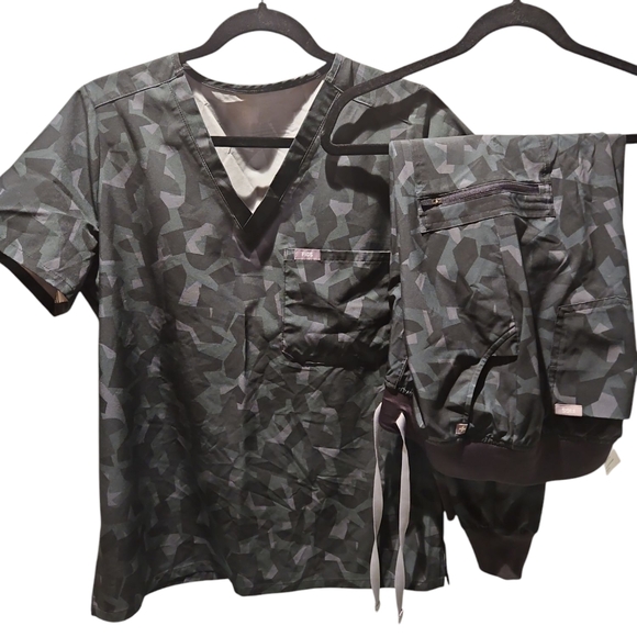 Figs Other - FIGS SCRUB SET Camouflage  M/SP